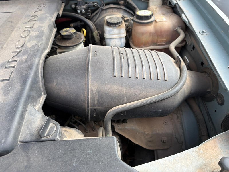 Used Air Cleaner Assembly fits: 2005 Lincoln Navigator 5.4L 3V Grade A