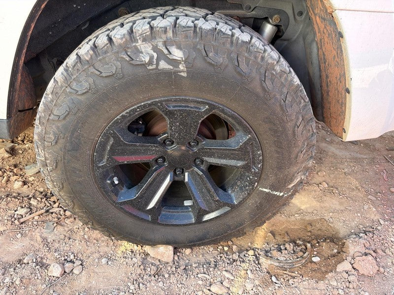 Used Wheel fits: 2005 Jeep Grand cherokee 17x7-1/2 Laredo Grade C