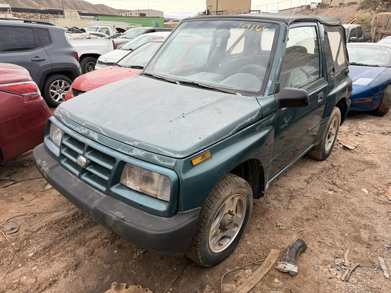 Used Air Cleaner Assembly fits: 1997 Geo Tracker  Grade A