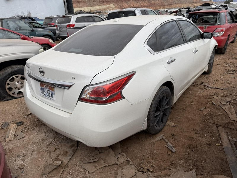 Used Air Cleaner Assembly fits: 2015 Nissan Altima Sdn 2.5L 4 cylinder