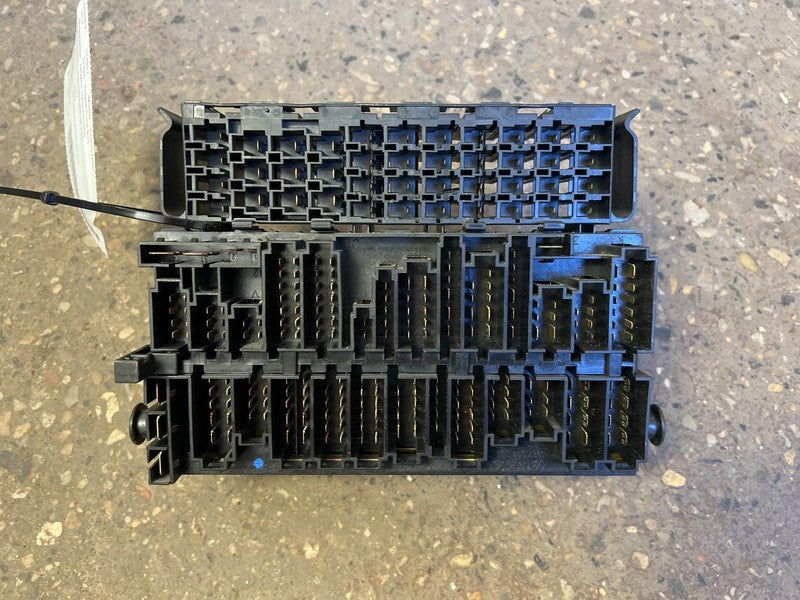 2001 VOLKSWAGEN EUROVAN Engine Fuse Box ENGINE ID AXK