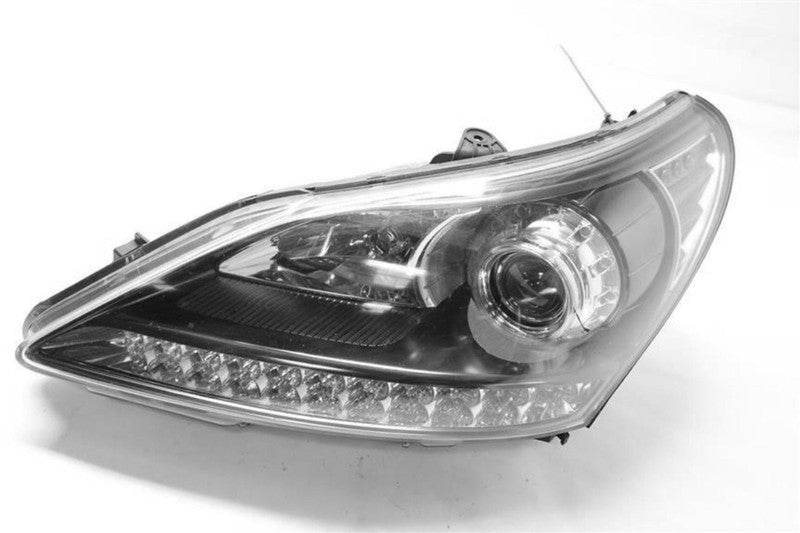 Used Left Headlight Assembly fits: 2012 Hyundai Equus xenon HID adapti