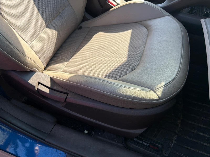 Used Front Right Seat Front fits: 2015 Hyundai Tucson bucket air bag c