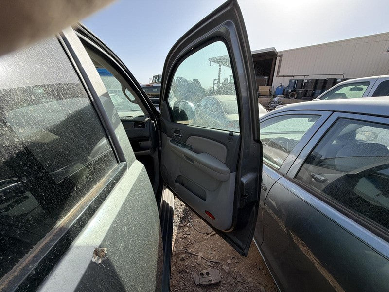 Used Front Right Door Assembly Front fits: 2007 Chevrolet Tahoe R. thr