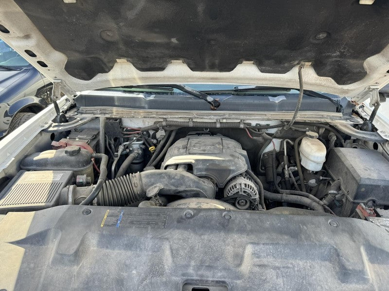 Used Left Headlight Assembly fits: 2007 Chevrolet Silverado 2500 picku