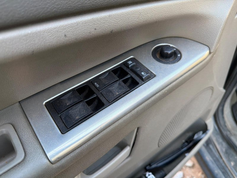 2005 Jeep Grand Cherokee Driver Side Door Lock and Window Switch