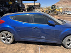 Used Right Headlight Assembly fits: 2017 Hyundai Veloster halogen w/pr