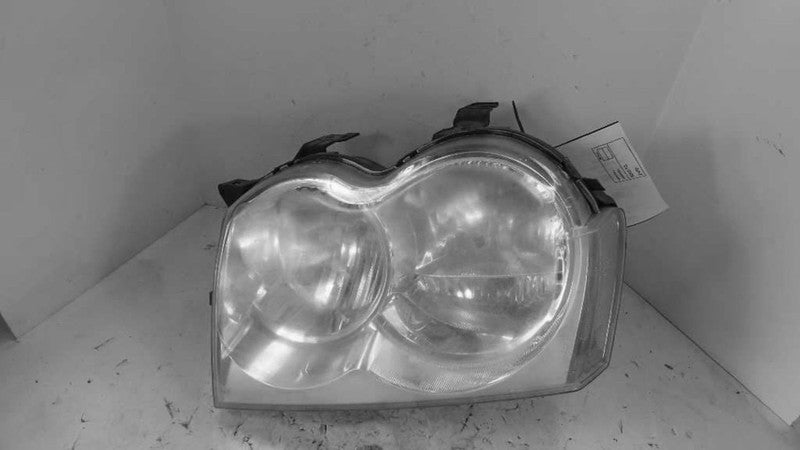 Used Left Headlight Assembly fits: 2005 Jeep Grand cherokee Left Grade