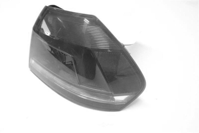 Used Right Tail Light Assembly fits: 2012 Volkswagen Passat Sdn quarte