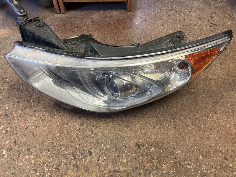 Used Left Headlight Assembly fits: 2011 Hyundai Sonata Hybrid Left Gra