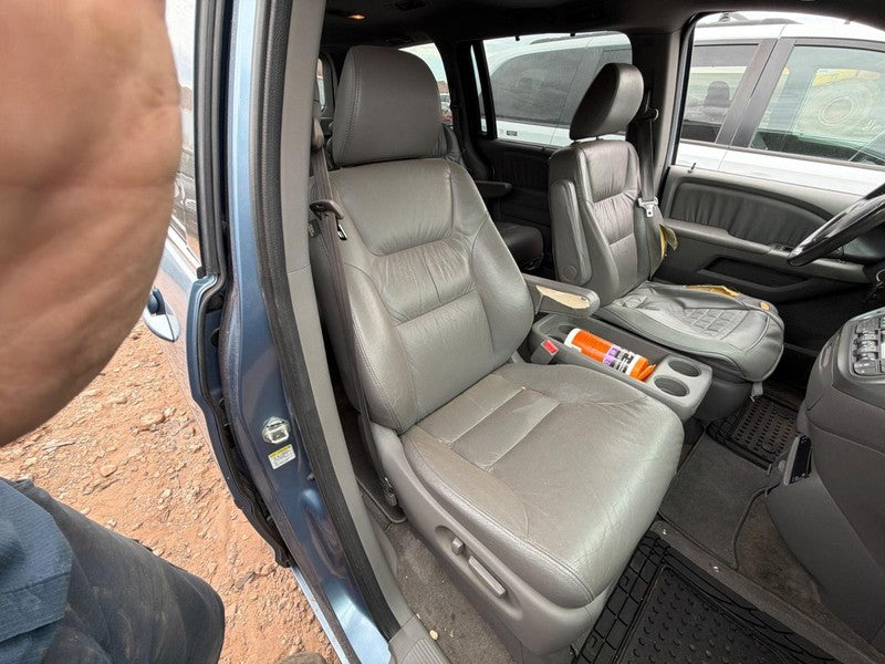 Used Front Right Seat Front fits: 2008 Honda Odyssey bucket air bag le