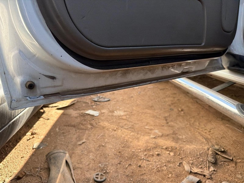 Used Rear Left Door Assembly Rear Side fits: 2006 Chevrolet Suburban 1
