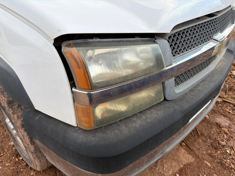 2004 Chevrolet Silverado 2500 Pickup Passenger Side Headlight Assembly
