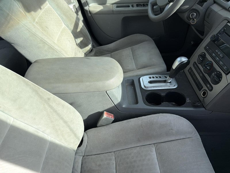 Used Front Lower Center Console fits: 2006 Ford Five hundred floor Flo