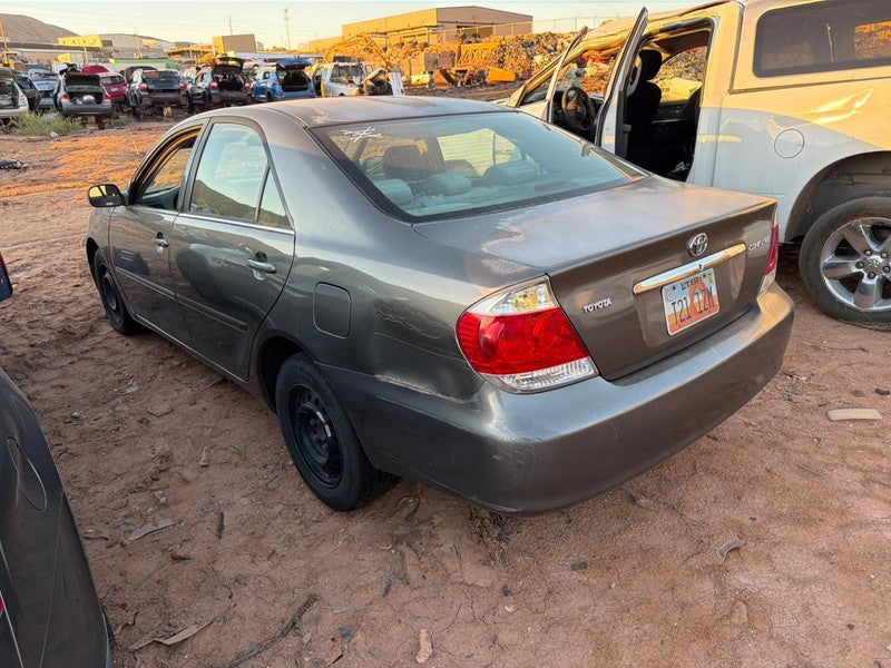 2005 - 2006 Toyota Camry Passenger Side Headlight Assembly