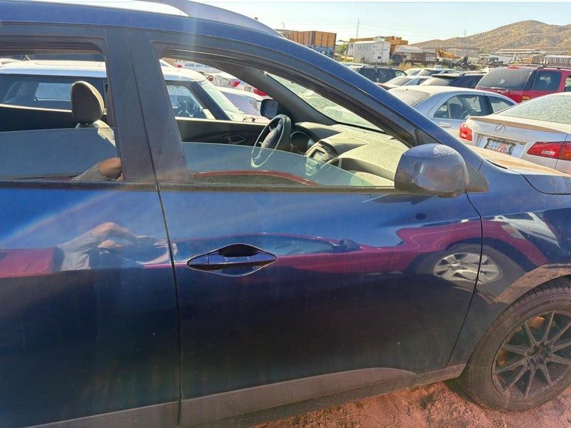 Used Front Right Door Assembly Front fits: 2015 Hyundai Tucson electri