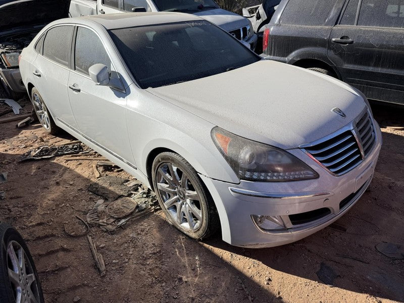 Used Left Headlight Assembly fits: 2012 Hyundai Equus xenon HID adapti