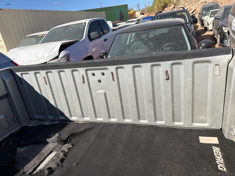 Used Tailgate fits: 2005 Chevrolet Silverado 1500 pickup Fleetside Gra