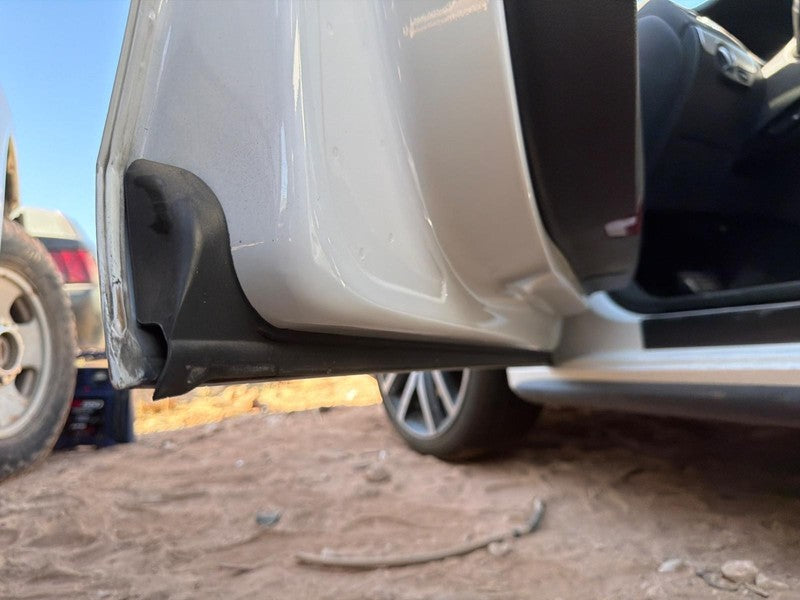 Used Front Left Door Assembly Front fits: 2012 Volkswagen Jetta gli Sd