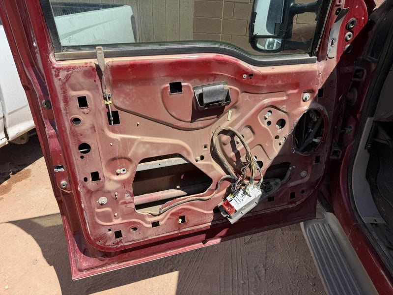 Used Front Right Door Assembly Front fits: 2000 Ford Excursion R. elec