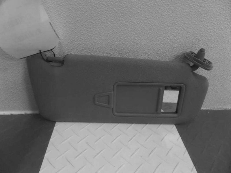 Used Right Sun Visor fits: 2011 Kia Sorento without illumination w/o s