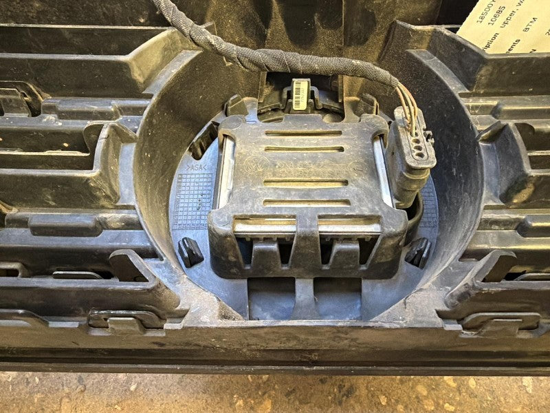 Used Upper Grille fits: 2019 Volkswagen Tiguan upper 2 horizontal bars