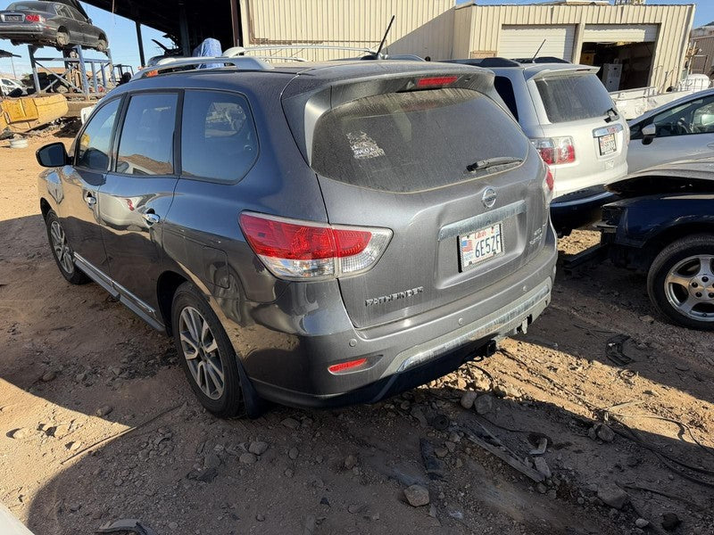 Used Air Cleaner Assembly fits: 2014 Nissan Pathfinder 3.5L 6 cylinder