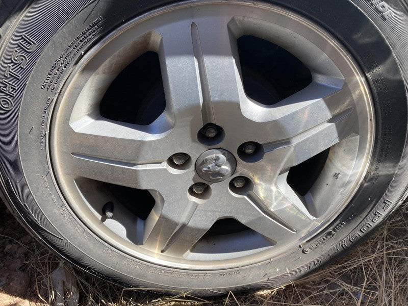 Used Wheel fits: 2007 Dodge Caliber 17x6-1/2 aluminum machined face Gr