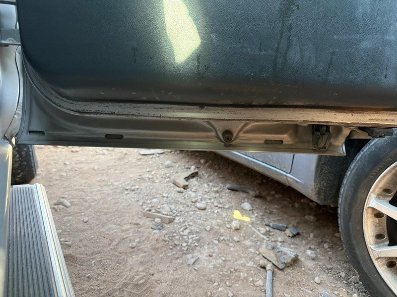 Used Rear Left Door Assembly Rear Side fits: 2005 Chevrolet Silverado 