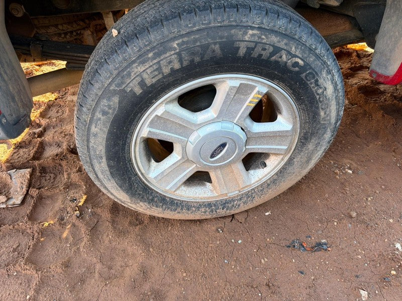 Used Wheel fits: 2004 Ford F150 PICKUP New Style 17x7-1/2 aluminum 5 s