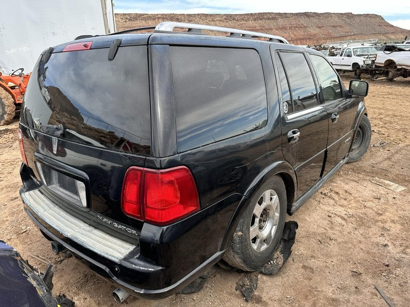 Used Right Headlight Assembly fits: 2006 Lincoln Navigator xenon HID h