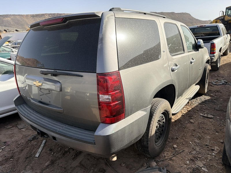 Used Front Center Seat Front fits: 2007 Chevrolet Tahoe bucket-bench c