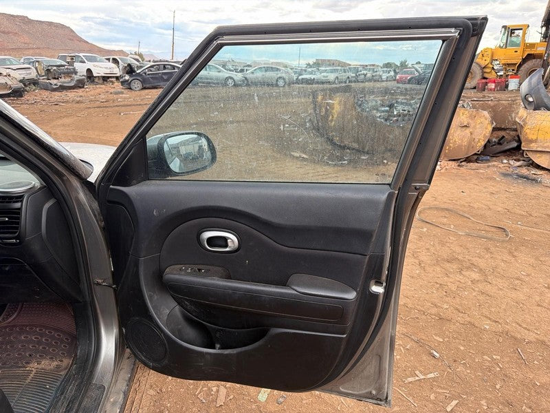 Used Front Right Door Assembly Front fits: 2014 Kia Soul electric R. w