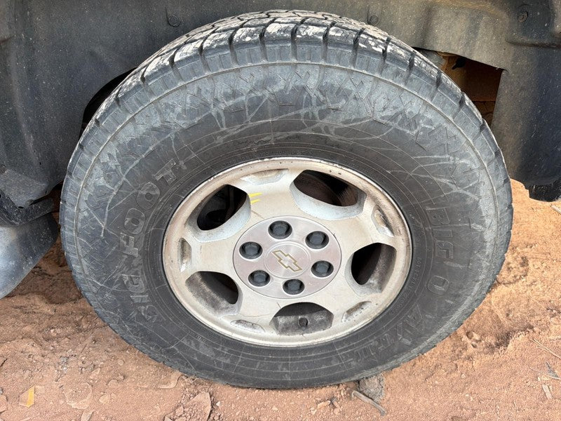 Used Wheel fits: 2005 Chevrolet Suburban 1500 16x7 aluminum opt PF9 Gr