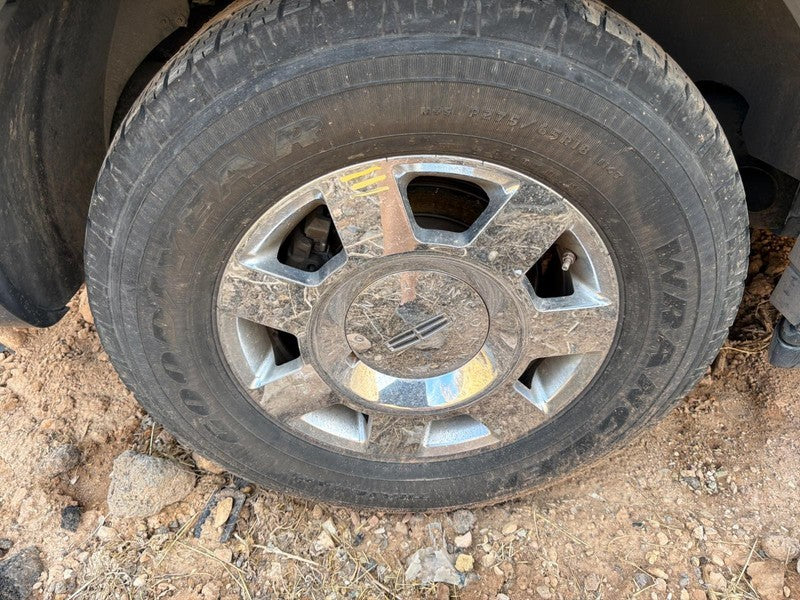 Used Wheel fits: 2005 Lincoln Navigator 18x8" road wheel 7 spoke alum 