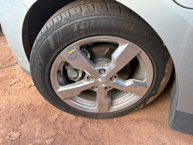 Used Wheel fits: 2011 Chevrolet Volt 17x7 5 spoke paddle spoke polishe