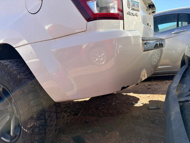 Used Rear Bumper Assembly Rear fits: 2005 Jeep Grand cherokee w/chrome