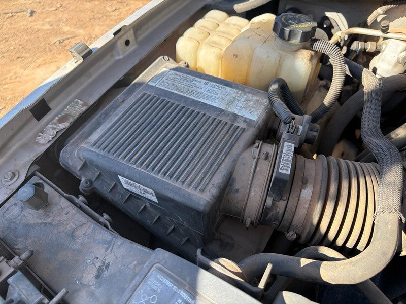 Used Air Cleaner Assembly fits: 2005 Chevrolet Silverado 1500 pickup c