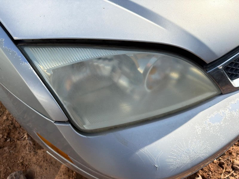 Used Right Headlight Assembly fits: 2006 Ford Focus halogen Right Grad