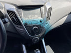 Used Right Headlight Assembly fits: 2017 Hyundai Veloster halogen w/pr
