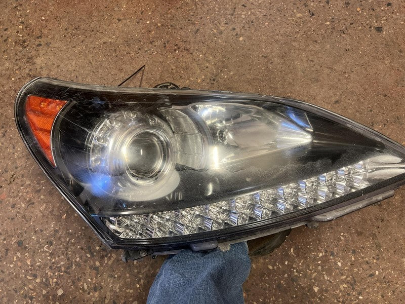 Used Right Headlight Assembly fits: 2012 Hyundai Equus xenon HID adapt