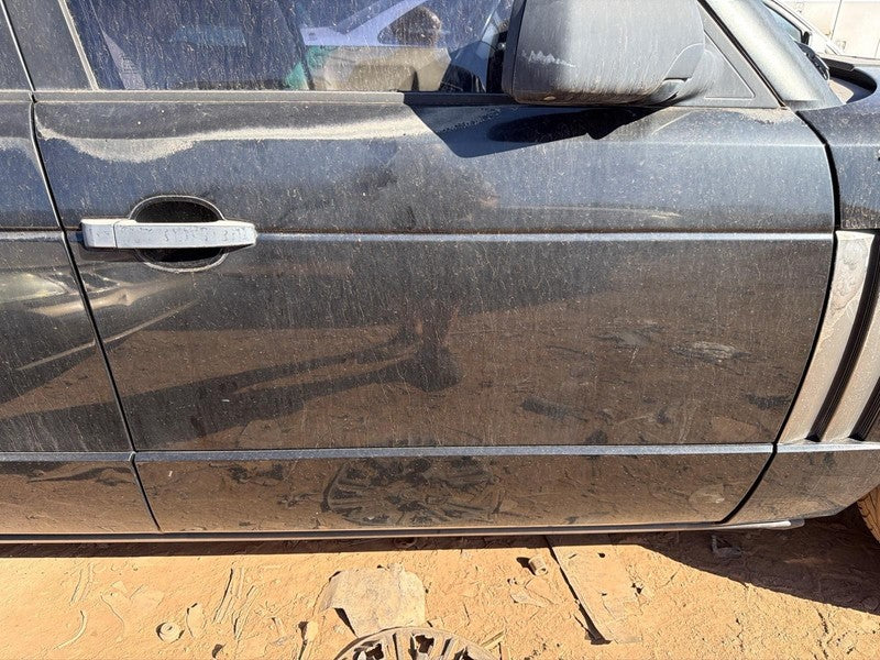 Used Front Right Door Assembly Front fits: 2004 Land rover Range rover