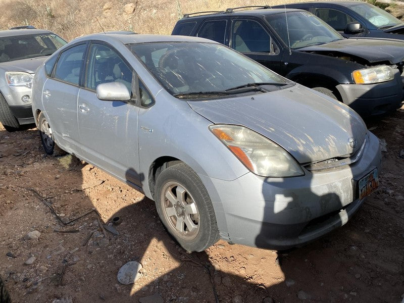 Used Right Headlight Assembly fits: 2006 Toyota Prius w/o xenon Right 