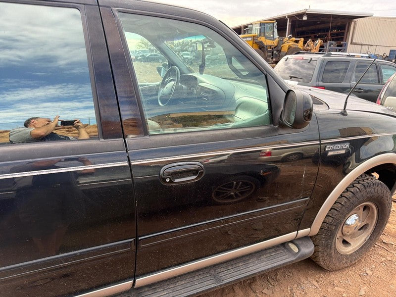 Used Front Right Door Assembly Front fits: 1997 Ford Expedition electr