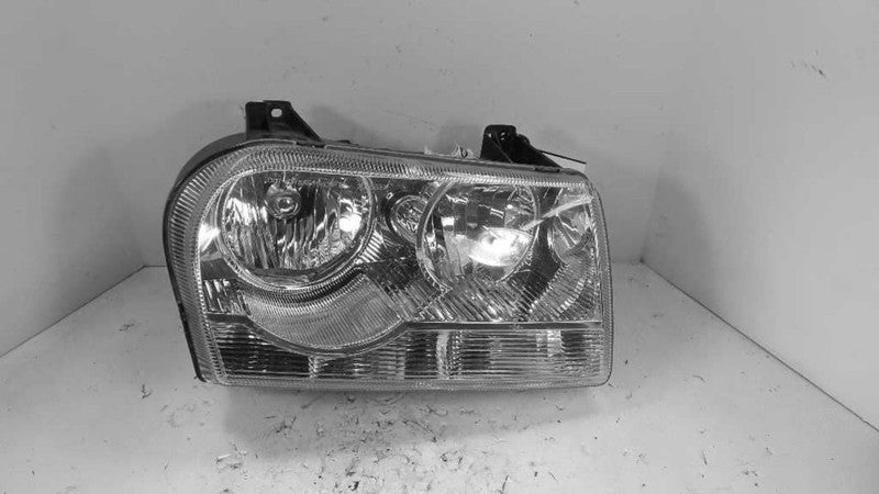 Used Right Headlight Assembly fits: 2006 Chrysler 300 halogen w/o proj