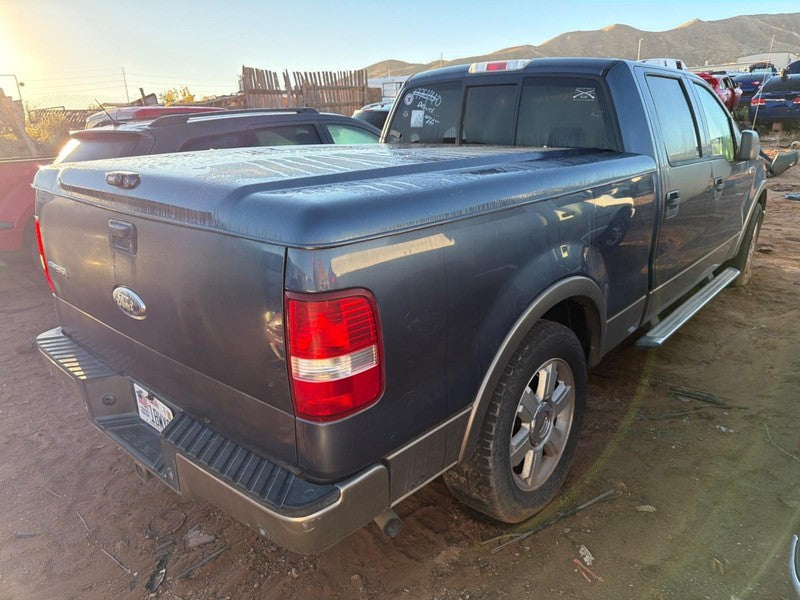 Used Right Headlight Assembly fits: 2006 Ford F150 PICKUP New Style Ri