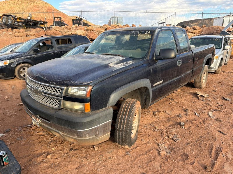 Used Front Grille fits: 2005 Chevrolet Silverado 2500 pickup exc. SS c