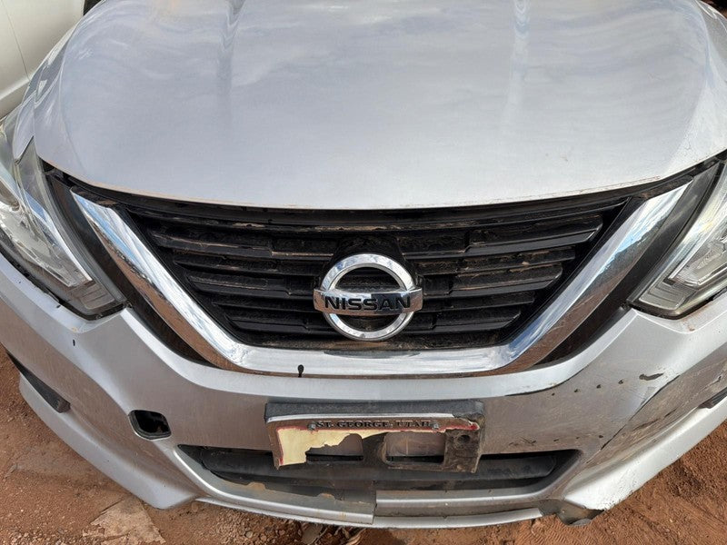 Used Upper Grille fits: 2018 Nissan Altima upper chrome Upper Grade B