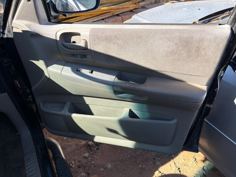 Used Front Center Seat Front fits: 2002 Dodge Dakota without air bag b