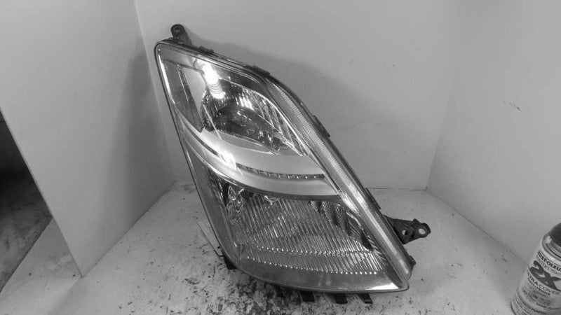 Used Right Headlight Assembly fits: 2008 Toyota Prius w/xenon HID Righ
